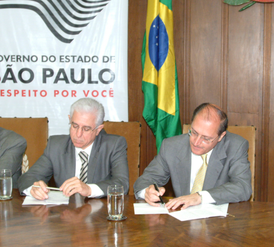 Deputado Sidney Beraldo e governador Geraldo Alckmin<a style='float:right;color:#ccc' href='https://www3.al.sp.gov.br/repositorio/noticia/hist/palacio ICMS.jpg' target=_blank><i class='bi bi-zoom-in'></i> Clique para ver a imagem </a>